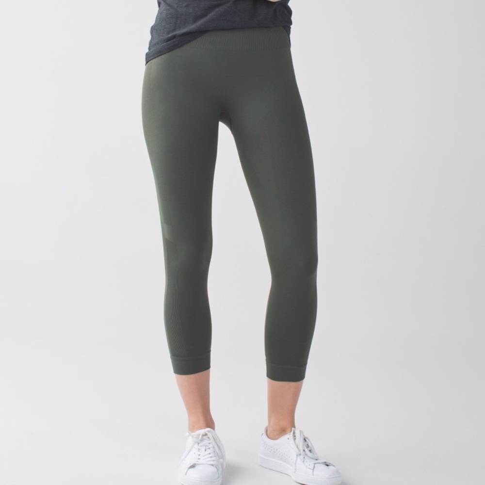 🌟PRICE DROP🌟NWT Lululemon Zone In Crops